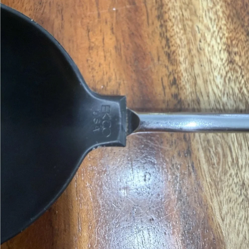 VINTAGE EKCO SLOTTED SERVING SPOON UTENSIL HEAT RESISTANT PLASTIC NYLON 11” USA